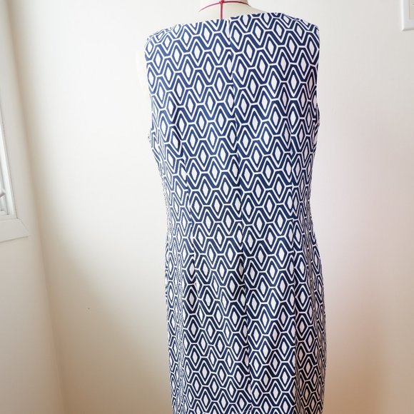 Geometrical Pattern Sheath Dress - Picture 4 of 9